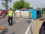 Elf-muat-rombongan-santri-di-Kabupaten-Madiun-mengalami-kecelakaan-saat-melintas-di-Jalan.jpg