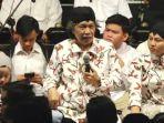 Emha-Ainun-Nadjib-Diapit-Bupati-Trenggalek-Mochamad-Nur-Arifin-bersama-Ketua-TP-PKK-Novita-Hardini.jpg