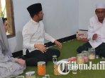 Ditemani Arumi Bachsin, Wagub Jatim Emil Sowan ke Kiai Trenggalek Saat Lebaran Ketupat