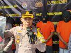 Empat-orang-tersangka-gangster-saat-diinterogasi-Kapolsek-Karang-Pilang-Kompol-Risky.jpg