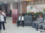 Eri-Cahyadi-bersama-Armuji-mengikuti-pemeriksaan-kesehatan.jpg