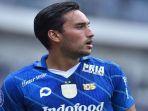 Ezra-Walian-mengakhiri-kontrak-dengan-Persib-Bandung-dan-dikabarkan-akan-merapat-ke-Persik.jpg