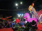 FESTIVAL-MENYAMBUT-IMLEK-Suasana-pertunjukan-kesenian-barongsai-dan-leang-leong-di-Kya-Kya.jpg