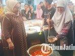 Festival-Kuliner-Khas-Ampel-di-Serambi-Ampel-Surabaya-Reni-Astuti-mempromosikan-gule-maryam.jpg