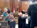 Firdaus-Oiwobo-naik-ke-atas-meja-saat-sidang-pencemaran-nama-baik.jpg