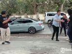 Firhando-Gumelar-saat-datang-menggunakan-mobil-BMW-ke-TPS-11-Kota-Batu.jpg