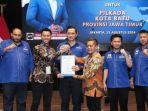 Firhando-dan-Rudi-saat-menerima-surat-rekomendasi-dari-AHY-di-Jakarta-Minggu-2582024.jpg