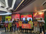 Founder-Mainsepeda-Azrul-Ananda-bersama-pendukung-acara-dan-sponsor-di-Kantor-DBL-Indonesia.jpg