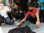 Ganjar-Pranowo-berkunjung-ke-Batik-Ciprat-Langitan-di-Desa-Simbatan-Magetan-Jawa-Timur.jpg