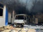 Gedung-DPRD-Kota-Kediri-usai-dibakar-massa-Gedung-DPRD-Kota-Kediri-Dibakar-Massa.jpg