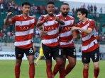 Gelandang-Madura-United-Hugo-Gomes-Jaja-melakukan-selebrasi-Madura-United-vs-Barito-Putera.jpg