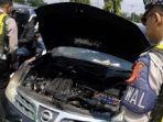 Grand-Livina-nopol-P-1087-AD-yang-sempat-terbakar-saat-tiba-di-by-Pass-Pandaan.jpg