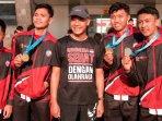 Gubernur-Jawa-Tengah-Ganjar-Pranowo-bersama-atlet-pelajar-di-Stadion-Jatidiri-Semarang.jpg