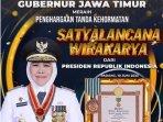 Gubernur-Jawa-Timur-Khofifah-Indar-Parawansa-berhasil-meraih-penghargaan-Satyalancana-Wirakarya.jpg