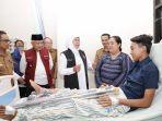 Gubernur-Jawa-Timur-Khofifah-Indar-Parawansa-menjenguk-korban-bencana-banjir-dan-tanah-longsor.jpg