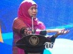 Gubernur-Jawa-Timur-Khofifah-Indar-Parawansa-saat-memberi-sambutan-di-acara-Jatim-Fest-di-Grand-City.jpg