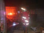 Gudang-Petshop-di-Ngantru-Tulungagung-terbakar.jpg