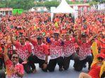 Hadir-di-5-Kota-di-Indonesia-Ribuan-Peserta-Berburu-Hadiah-di-Fun-Walk-Alfamart-2024.jpg