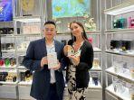 Head-Category-Fragrance-PT-Izone-Indonusa-CF-Vebi-Guniawan-bersama-ekspor-area-manager.jpg