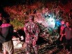 Hujan-disertai-angin-yang-terjadi-di-Jalur-Piket-Nol-Lumajang-membuat-pohon-tumbang.jpg