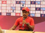 Ibnu-Grahan-saat-menjadi-pelatih-Deltras-Sidoarjo.jpg