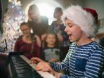 Ilustrasi-menyanyikan-lagu-White-Christmas-dari-Bing-Crosby.jpg