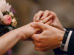 Ilustrasi-tukar-cincin-lamaran-Simak-arti-mimpi-lamaran-selengkapnya.jpg