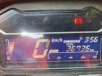 Indikator-berwarna-merah-yang-menyala-di-spidometer-tanda-aki-motor-bermasalah.jpg