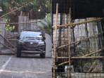 Inilah-sisi-lain-Ari-warga-yang-blokir-jalan-umum-tetangga.jpg