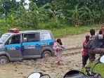 Insiden-mobil-ambulans-di-Lamongan-terperosok-ke-sawah-saat-bawa-ibu-yang-baru-melahirkan.jpg