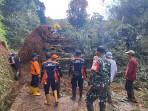 Jalan-penghubung-ke-Dusun-Tegir-Desa-Padas-Kecamatan-Dagangan-madiun-tertutup-longsor.jpg