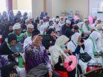 Jamaah-haji-tiba-di-Aula-Universitas-Qomaruddin-Bungah-Gresik.jpg