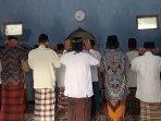 Jemaah-Tarekat-Syattariyah-atau-Aboge-melaksanakan-salat-Idulfitri-di-magetan.jpg