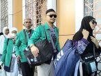 Jemaah-haji-kloter-1-Debarkasi-Surabaya-dari-Tulungagung-tiba-di-Asrama-Haji.jpg