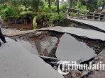 Jembatan-Tegir-di-Pasirian-Lumajang-rusak-diterjang-banjir-lahar-dingin-Gunung-Semeru.jpg