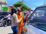 Jukir-di-Ponorogo-ketika-menerapkan-ujicoba-e-parking.jpg