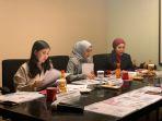 Juri-interview-Miss-Universe-Indonesia-Jawa-Timur-2023-di-Artotel-TS-Suites-Surabaya-Town-Square.jpg