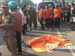 KECELAKAAN-maut-di-surabaya-Jenazah-SM-korban-kecelakaan-maut-di-Jalan-Mastrip-Kedurus.jpg