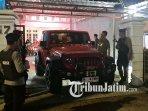 KPK-menggeledah-rumah-Yunus-Mahatma-di-madiun-Jeep-Rubicon.jpg