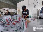 KPU-Kota-Probolinggo-mulai-melakukan-proses-sortir-lipat-surat-suara-Rabu-1012024.jpg