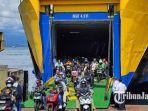 Kapal-Jatra-II-yang-melayani-penyeberangan-rute-Ketapang-Lembar-PP.jpg