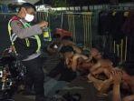 Kapolsek-Mojoroto-Kompol-Mukhlason-memimpin-patroli-untuk-membubarkan-gerombolan-remaja.jpg