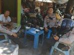 Kapolsek-Tambaksari-Surabaya-Kompol-Ari-Bayuaji-saat-melakukan-aktivitas-sambang-kampung.jpg