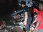 Kebakaran-melanda-gudang-barang-bekas-atau-rongsokan-di-Desa-Wringinanom-Situbondo.jpg