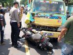 Kecelakaan-Adu-Banteng-Motor-vs-Truk-di-Jombang-Jumat-1712025.jpg