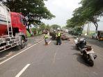 Kecelakaan-pickup-vs-truk-tronton-terjadi-di-Jl-Tuban-Widang-KM-25-26-Desa.jpg