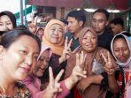 Kedatangan-Cagub-Nomor-Urut-2-Khofifah-Indar-Parawansa-ini-begitu-disambut-hangat.jpg