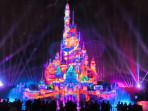 Kemeriahan-pesta-kembang-api-di-Hong-Kong-Disneyland.jpg
