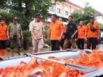 Kepala-BNPB-Letjend-TNI-Surhayanto-saat-meninjau-banjir-di-Ponorogo-Senin-16122024.jpg