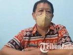 Kepala-Dinas-Perikanan-Lumajang-Agus-Widarto-menjelaskan-soal-viralnya-ikan-raksasa-di-Ranu-Pakis.jpg